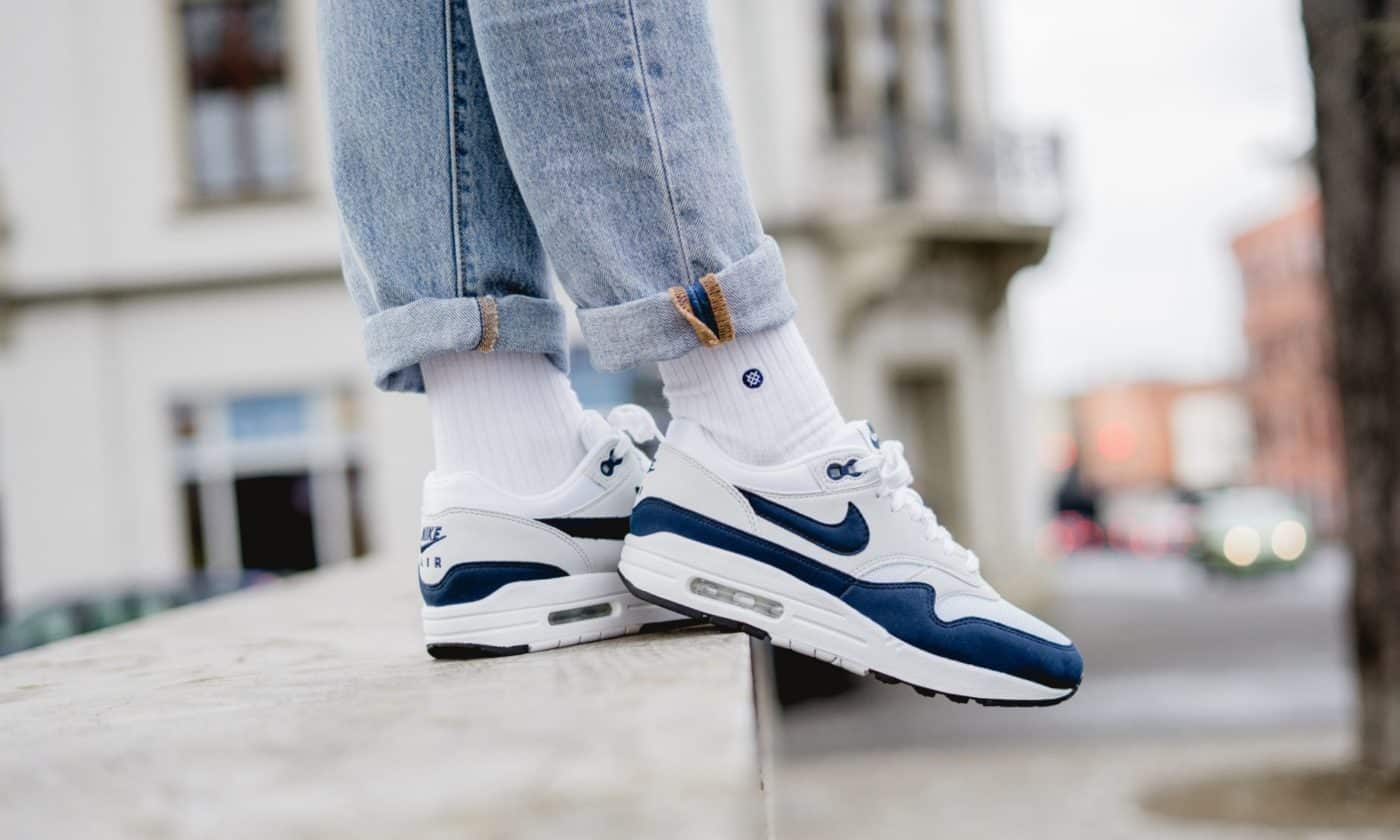 navy nike air max 1